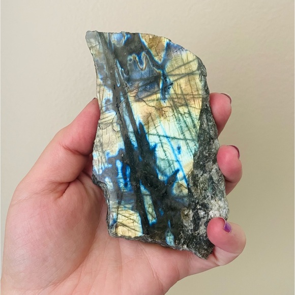 Labradorite - Picture 2 of 12